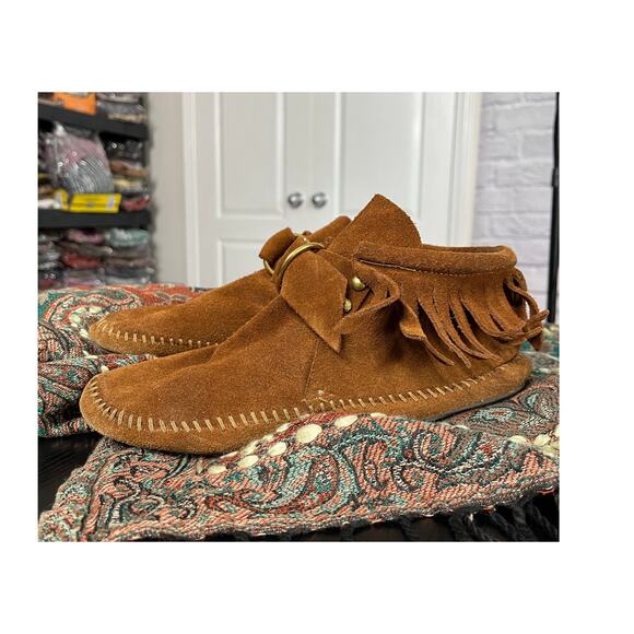 Minnetonka suede western/cowgirl fringe booties with goldtone buckle - Picture 1 of 7